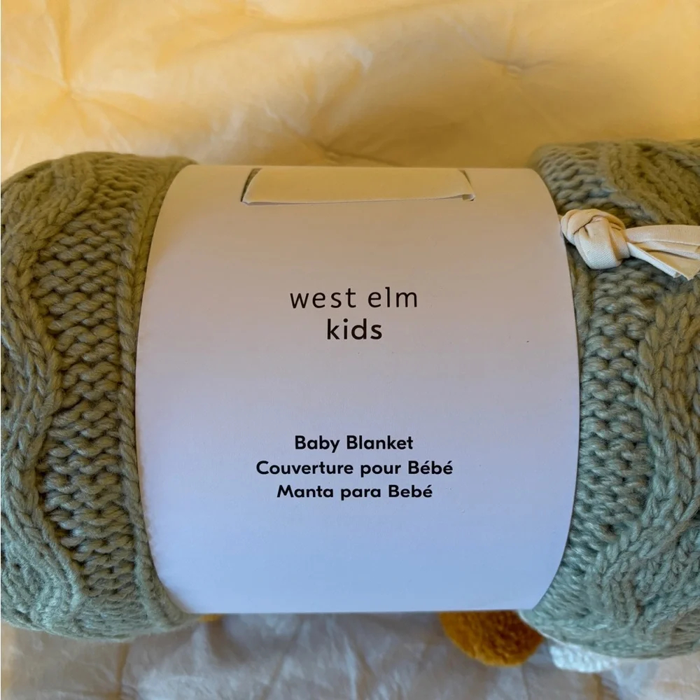NEW Cable Knit Baby Blanket with Pom Poms - Picture 4 of 5